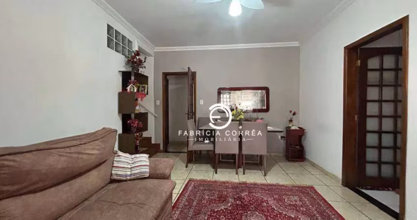 Sobrado amplo com edícula e escritório independente à venda