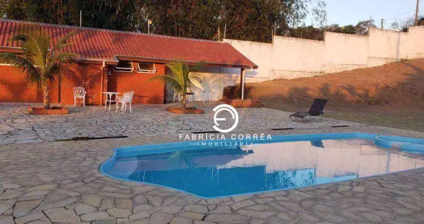 Casa em condomínio com área de lazer completa e excelente conservação