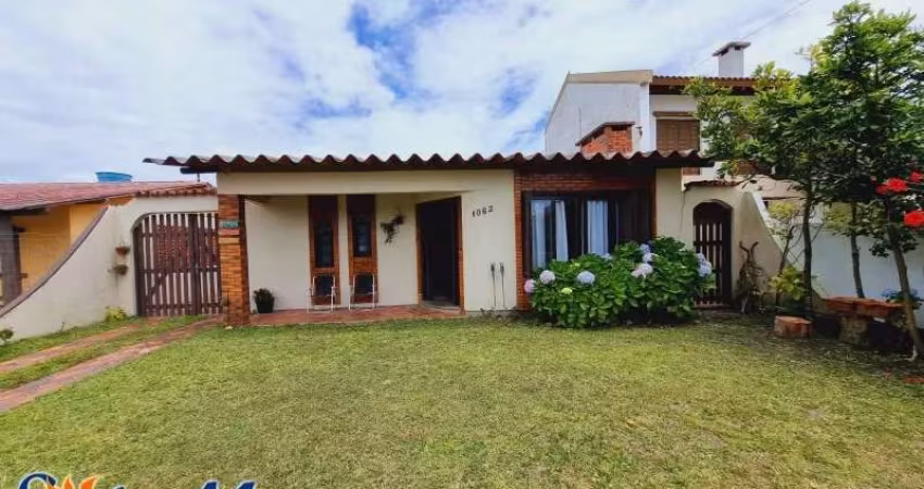 C908 Casa à venda, próximo ao mar no centro de Imbé