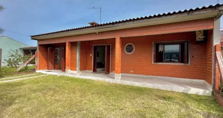 C105 Imóvel no centro de Mariluz ! Próximo ao comércio e do mar!