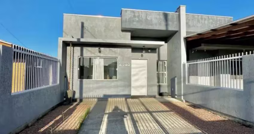 G14 linda geminada no centro de mariluz, próximo ao mar!