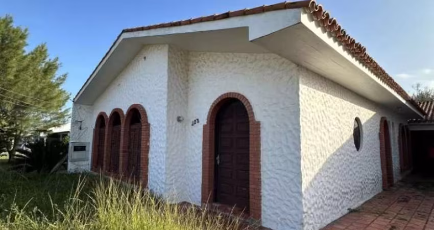 C433 Casa com forro de  laje  pertinho do mar/Imbé