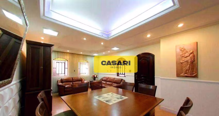 Sobrado com 205 m² de terreno e 238 m² de área construída, totalmente mobiliado.
