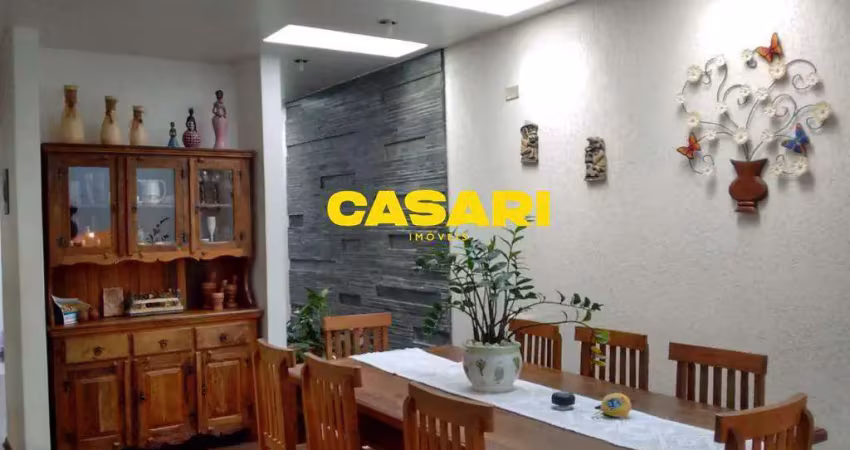 Sobrado com acabamento de alto padrão, suíte master com closet e banheira de hidromassagem