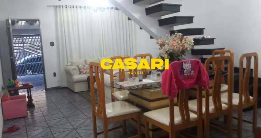 Sobrado com 3 dormitórios, área gourmet e quintal amplo no jardim do mar