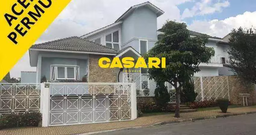 Sobrado com 5 dormitórios, piscina aquecida e segurança 24h – excelente localização