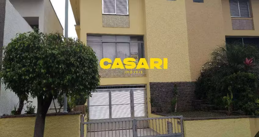 Ótimo sobrado vago jardim do mar, próximo a avenida kennedy