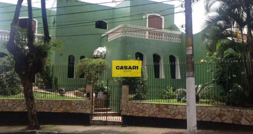 Sobrado com 3 dormitórios e suíte com banheira à venda – 4 vagas e rua arborizada