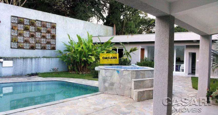Casa à venda com 3 suítes, piscina e lazer completo – excelente localização – 925 m² de terreno