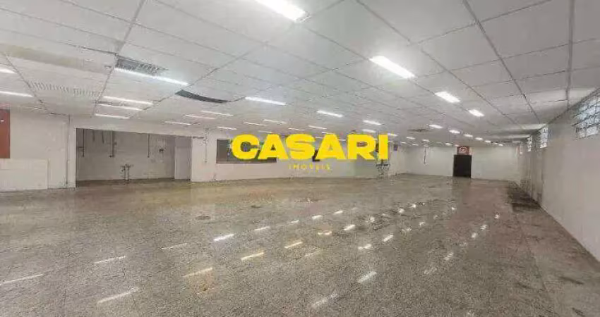 Salão comercial para locação com 643m² e 30 vagas em região estratégica próximo à via anchieta