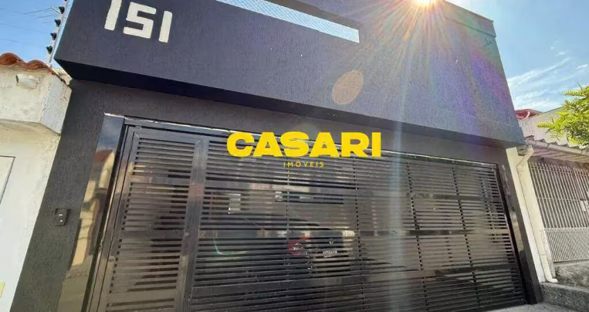 Sobrado moderno e reformado com 2 dormitórios, piscina e área gourmet – 190m²
