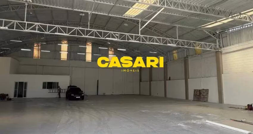 Galpão comercial para locação – 750 m² com pé-direito alto em localização estratégica