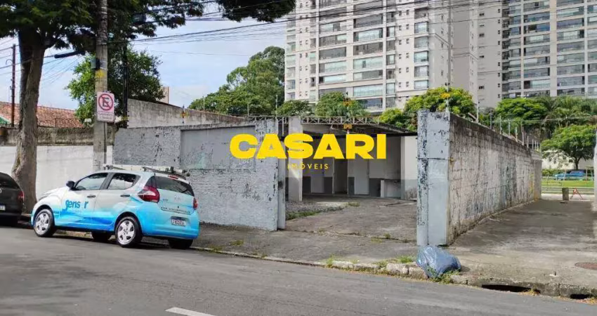 Terreno comercial com estrutura completa e vagas em localização estratégica