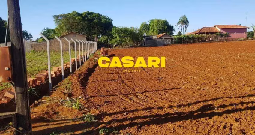 Terreno à venda no Centro, Cesário Lange 