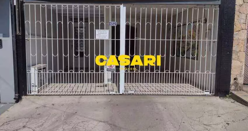 Casa térrea à venda ou locação – 138m², vaga coberta e calçada recuada