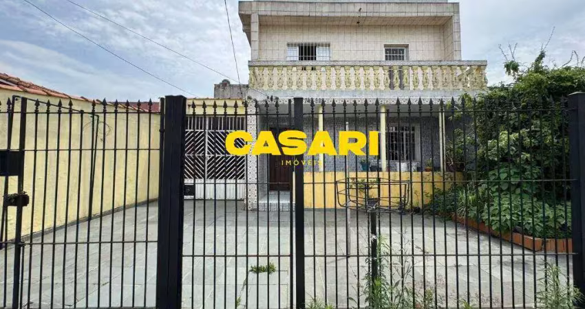 Sobrado com edícula à venda – 3 dorms, 2 vagas, excelente localização