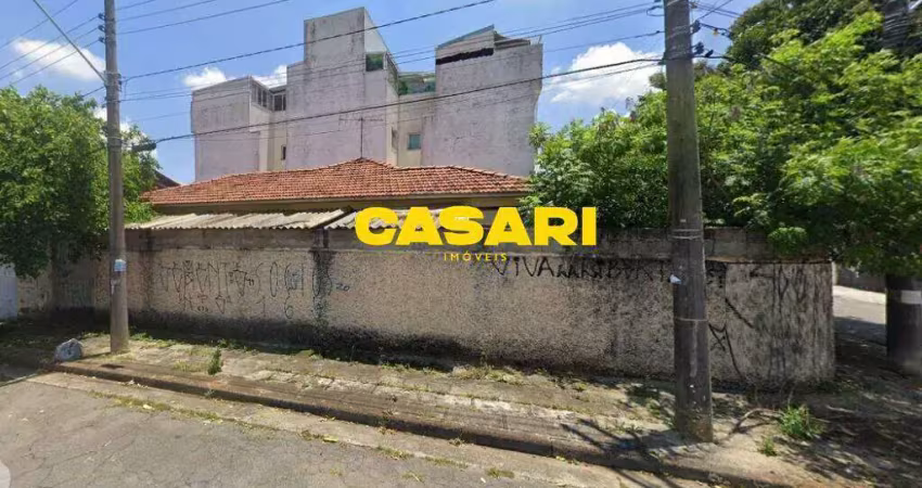 Terreno à venda na vila scarpelli, santo andré – 250m² de esquina com casa antiga