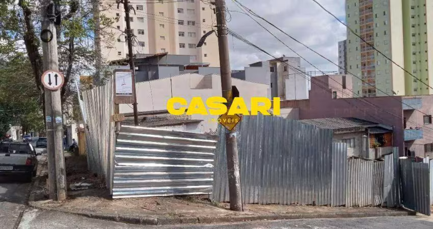 Sobrado com 2 suítes à venda no bairro valparaíso – 3 vagas, porcelanato e excelente localização