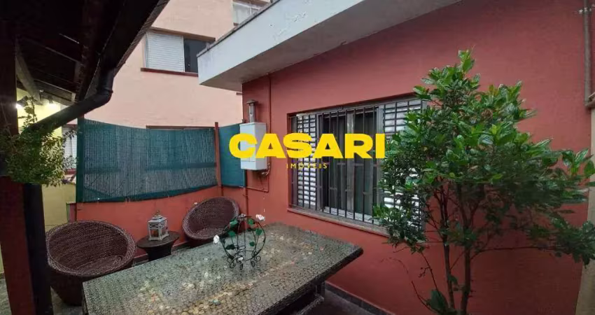 Sobrado no taboão com 4 dormitórios, suíte com banheira, churrasqueira e 2 vagas