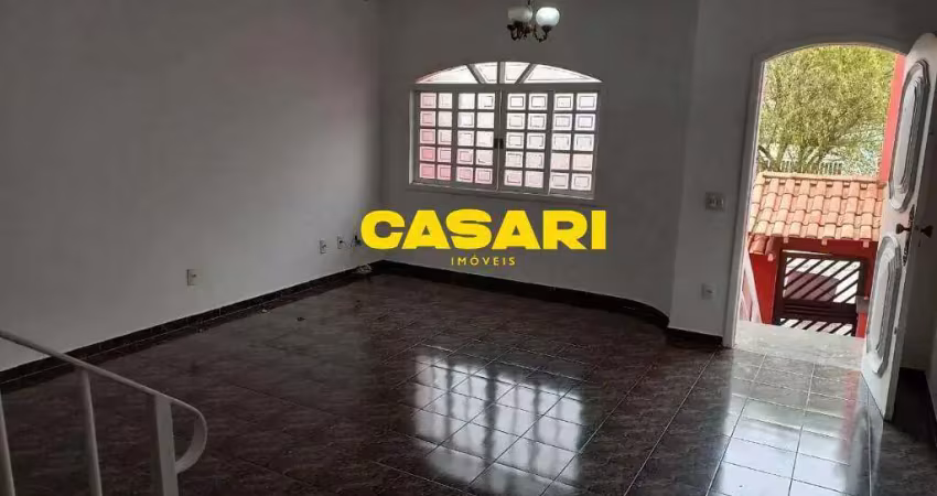 Sobrado com 3 dormitórios e churrasqueira à venda – 233 m² – nova petrópolis