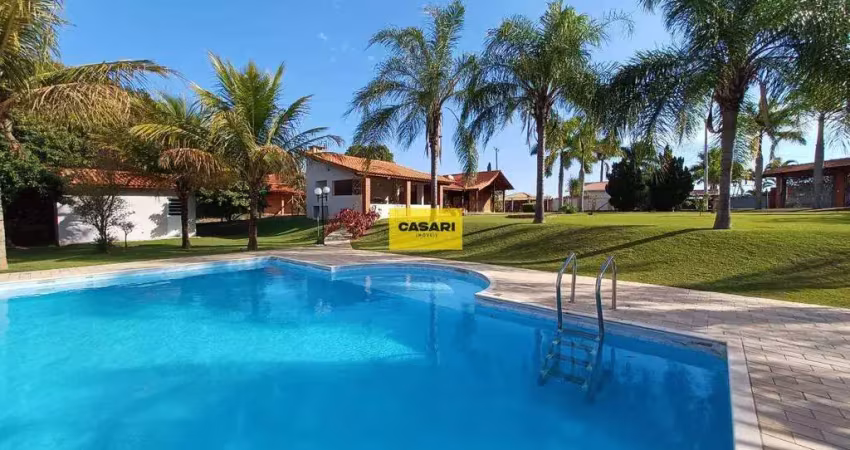 Chácara à venda no condomínio nova rheata com 1.754,72 m² de terreno com piscina e área gourmet.