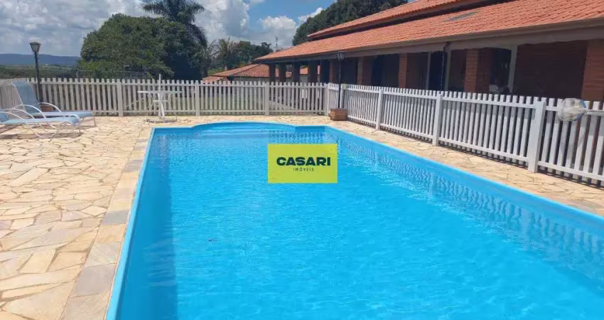 Chácara com 4 suítes, área gourmet, piscina e uma mini cachoeira nos fundos, boituva/sp