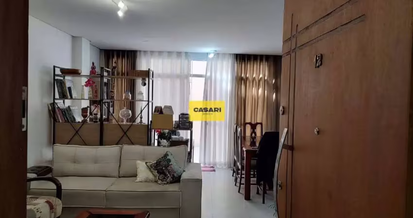 Apartamento com quintal, porteira fechada, 2 dormitórios e 2 vagas – ótima localização!