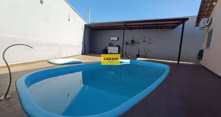 Casa em condomínio com piscina, próximo á avenida principal, aceita financiamento bancário em boituva/sp