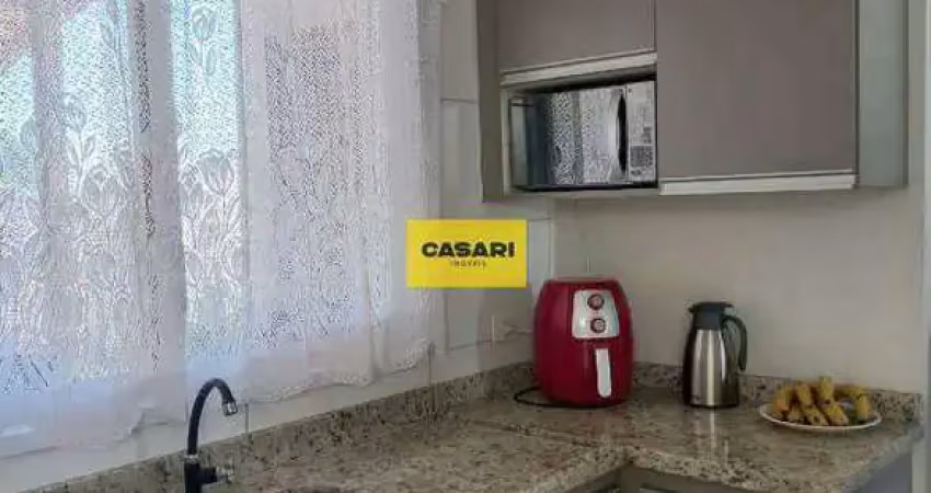 Casa com 2 dormitórios, cozinha com planejados e amplo quintal com garagem para 3 veiculos coberta boituva/sp