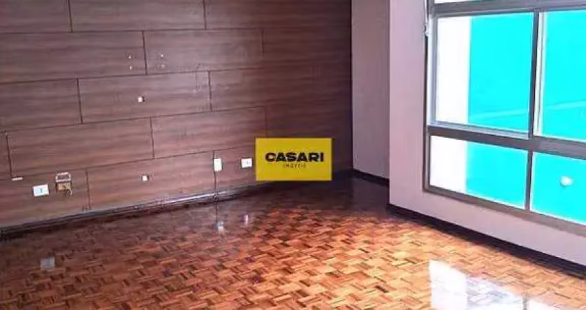 Sobrado espaçoso com 4 dormitórios, suíte e espaço gourmet a 130m da avenida prestes maia