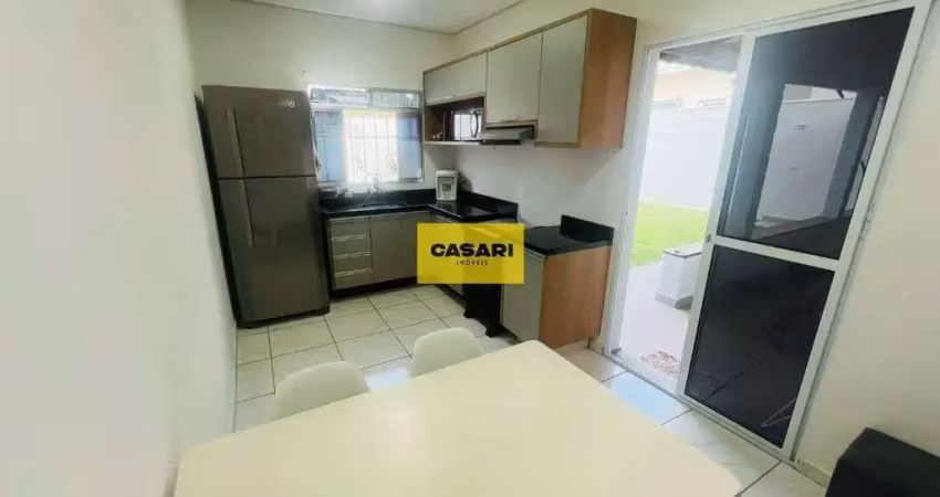 Casa á venda com planejados, cerca e câmera de segurança, portão automático em boituva/sp