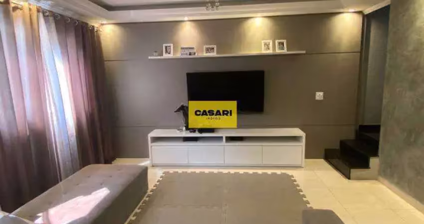 Sobrado moderno com 156 m² em frente à praça, 3 dormitórios, suíte e área gourmet