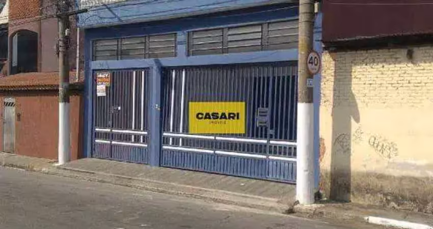 Prédio à venda com 2 apartamentos e salão comercial