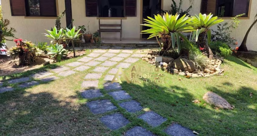 Casa com 3 dormitórios à venda, 350 m² por R$ 850.000 - Parque Hotel - Araruama/RJ