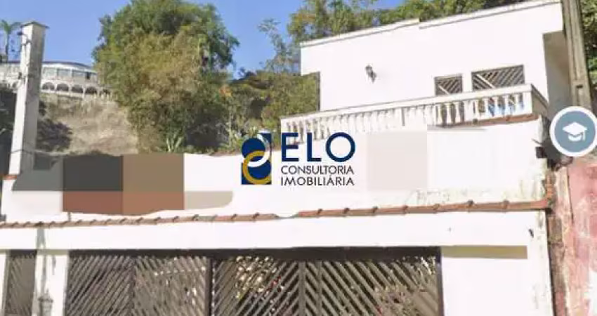 Sobrado à venda no centro de são vicente-sp, com 4 quartos, 1 suíte, 1 sala, 4 banheiros, 3 vagas de garagem e 307m² de área.