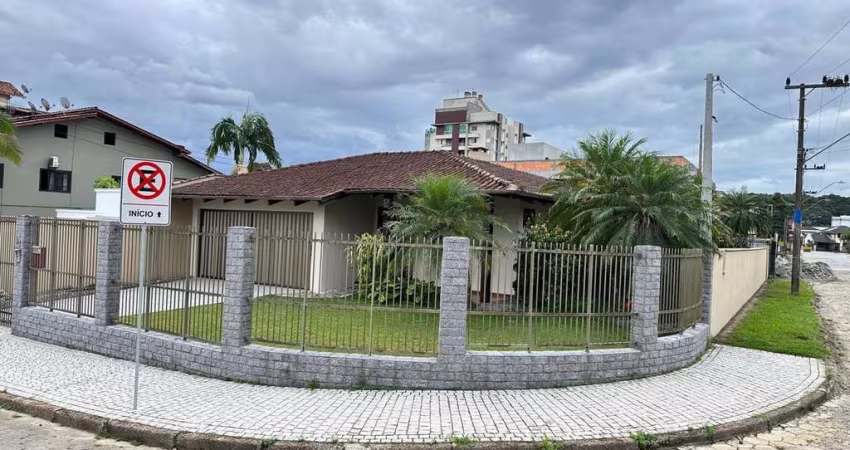 Casa Térrea Espaçosa e Confortável no Bairro Santo Antônio - Joinville