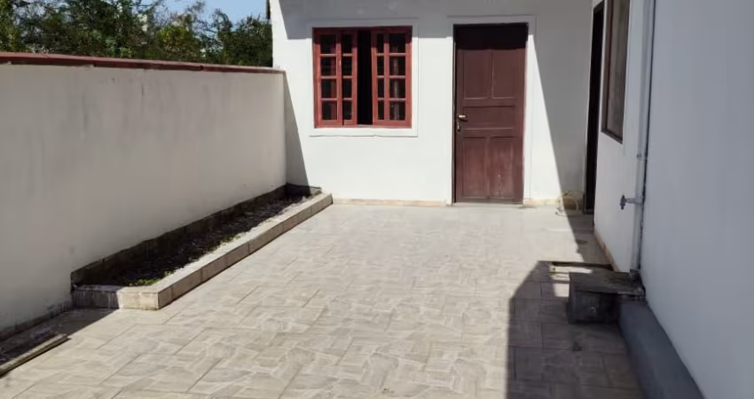 LINDA CASA DISPONÍVEL PARA LOCAÇÃO COM DÓIS DORMITÓRIOS