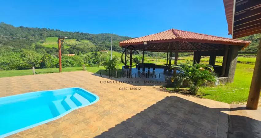 Alugue o melhor da convivência e lazer: casa com salão e piscina!