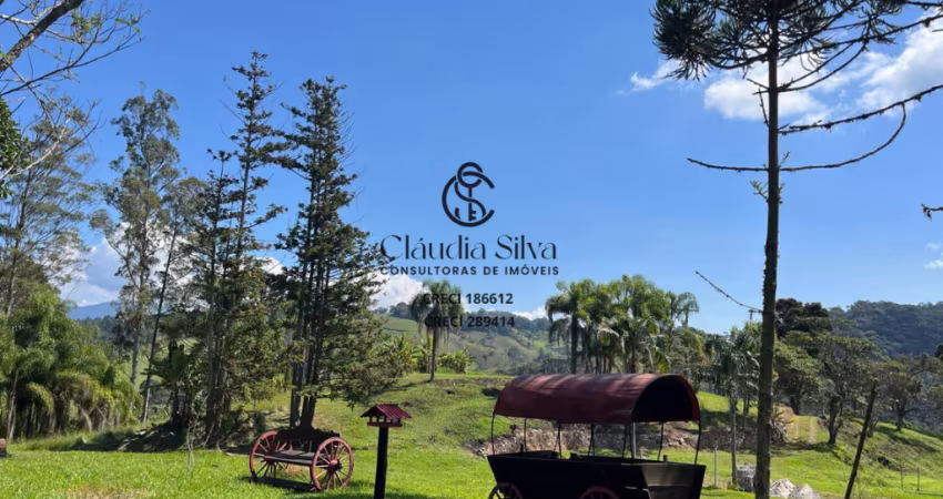 Oportunidade Imperdível: Sítio em Santo Antônio do Pinhal com Piscina, Suítes, Quadra, Área Gourmet e Grande Potencial de Investimento!