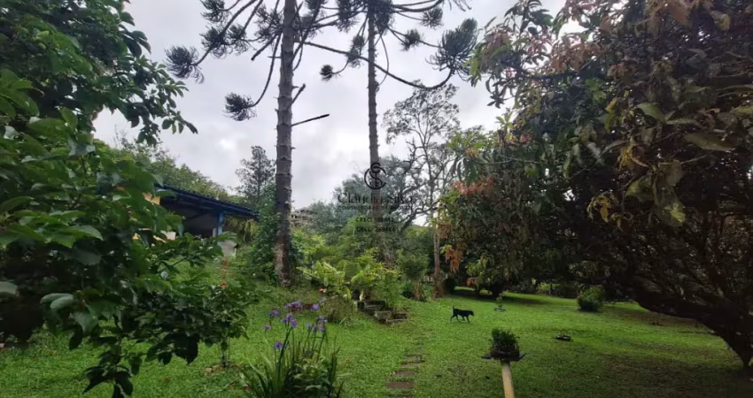 Chácara 4.000m² com casas e árvores frutíferas em santo antônio do pinhal