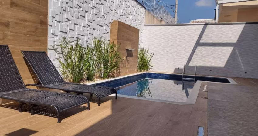 Belíssima Casa com planejados e piscina à venda no Condomínio Tecoara, Taubaté, SP