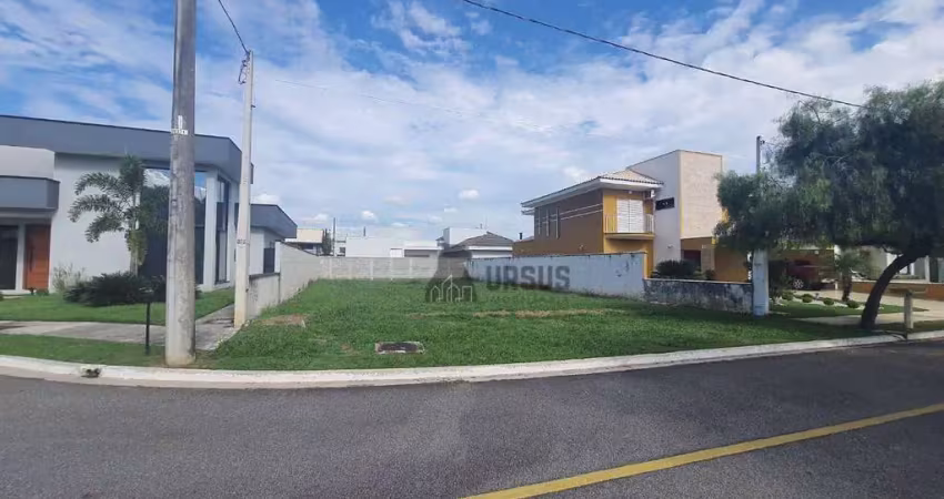 Ótimo terreno plano com 4520 m2 no começo do condomínio com casas dos dois lados e no fundo