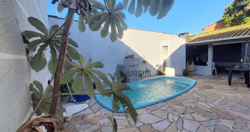 Linda casa com piscina , 4 dormitórios(1 suíte), com terreno amplo de 275 m2