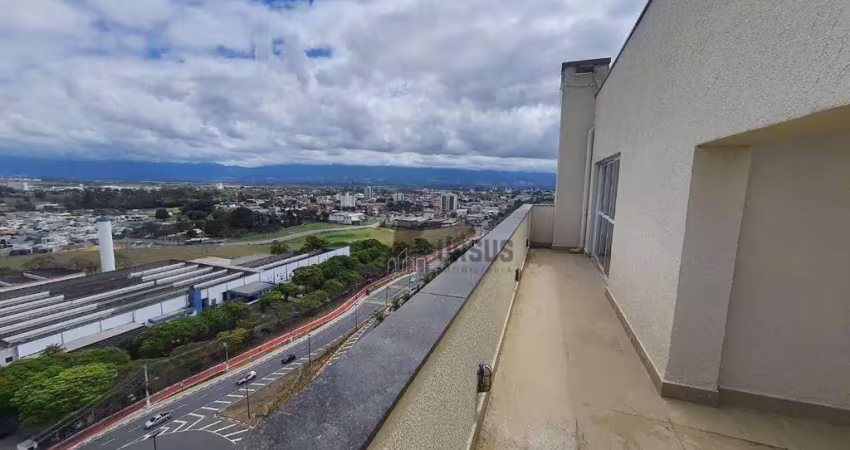 Linda cobertura com vista linda para serra na avenida principal da cidade, com piscina privativa