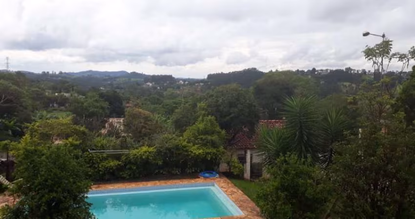 Chacara em Atibaia,  com 3 mil m2, Casa principal com 4 dormitórios sendo 1 suíte, sala, cozinha, wc social, piscina, área gourmet
