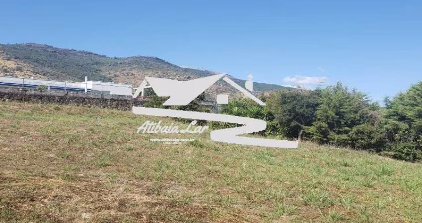 Terreno Condomínio Flamboyant com 1.050 m2 vista para Pedra Grande, aclive em relação a Rua.  Valor R$ 830 mil