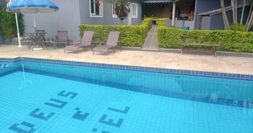 Casa Alto padrão Vila Santista Atibaia 4 suítes, piscina, área gourmet, área de hóspedes, excelente localização.
