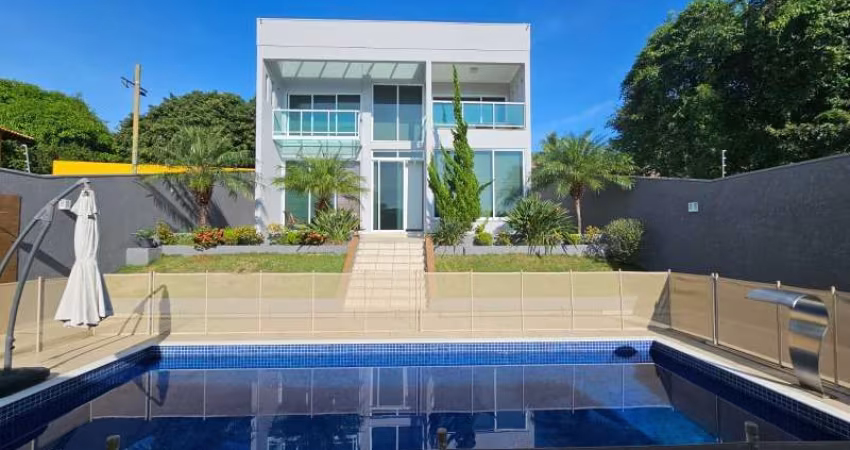 Excelente oportunidade! Casa nova espaçosa e muito bem localizada, com 4 quartos, sendo 2 suítes, 5 banheiros, 4 vagas.
