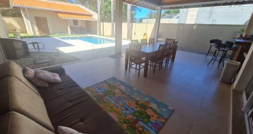 Casa térrea no Condomínio Porto Atibaia em Atibaia SP. 4 suítes,  piscina,  área gourmet,  pomar...