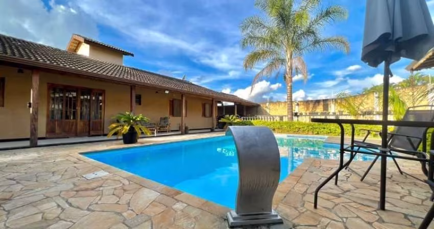 Linda casa/chácara em Atibaia em excelente localização!